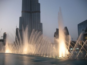 800px-Dubai_Fountain_7