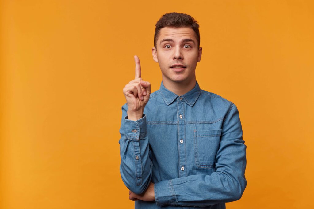 Picture of a thinking young man to illustrate the English business idiom "blue sky thinking"